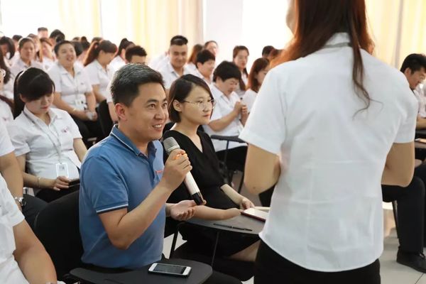 生日會(huì)現(xiàn)場(chǎng)訪談互動(dòng) 生日會(huì)現(xiàn)場(chǎng)訪談互動(dòng)