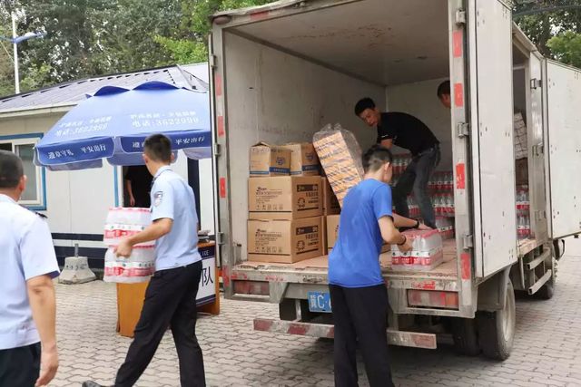 乾港慰問一線干警 乾港慰問一線干警