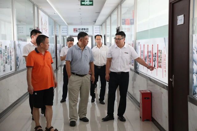 中國(guó)科學(xué)院專家參觀乾港集團(tuán) 中國(guó)科學(xué)院專家參觀乾港集團(tuán)