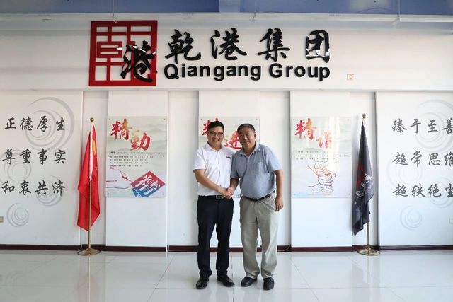 中科院專家與董事長(zhǎng)合影 中科院專家與董事長(zhǎng)合影